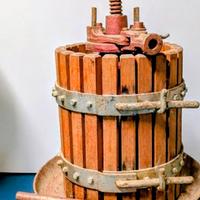 Antico Torchio Uva in Legno e Ghisa vintage