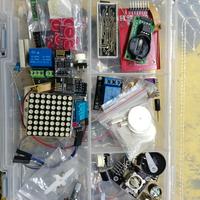 Kit Arduino completo con sensori, moduli e motori 