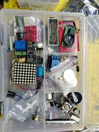Kit Arduino completo con sensori, moduli e motori 