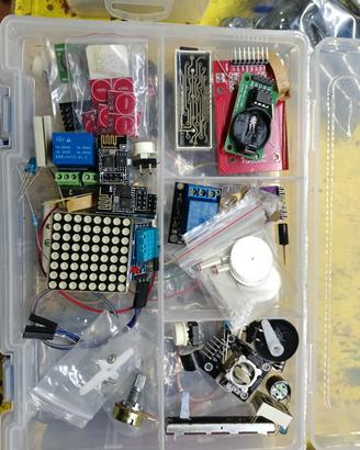 Kit Arduino completo con sensori, moduli e motori 