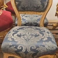 Sedia barocca in foglia oro, tessuto damascato blu