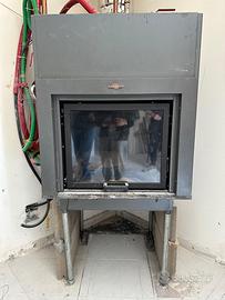 TERMOCAMINO VULCANO COMPLETO DI IMPIANTO