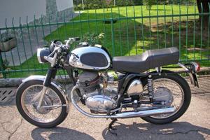 MV Agusta 250 bicilindrica iscritta ASI