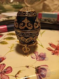 uovo laccato colore verde brillante