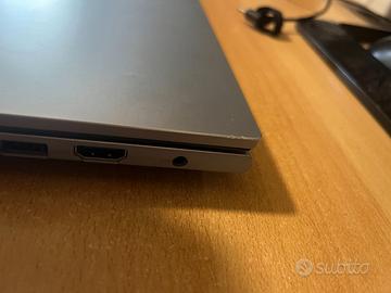 pc portatile+ accessori inclusi