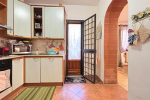 CASA DI CORTE A SERRAVALLE PISTOIESE