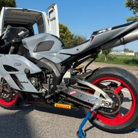 Honda CBR 1000 RR - Pronto pista