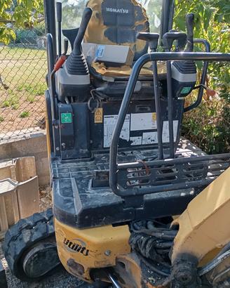 escavatore PC 16 komatsu 