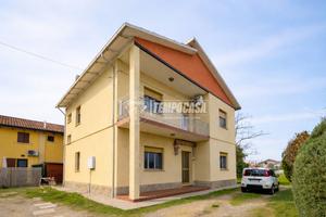 SOLUZIOEN INDIPENDENTE CON AMPIO GIARDINO