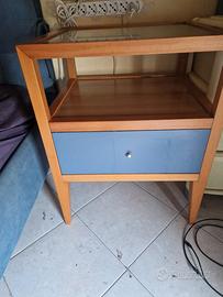 comodino spazioso