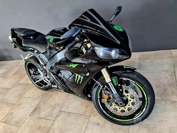 Yamaha r1