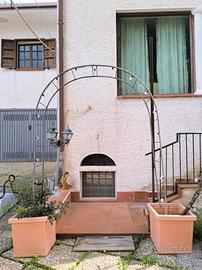 coppia di vasi da giardino in resina 