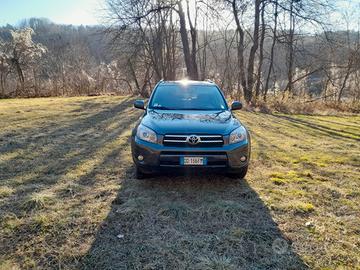 TOYOTA RAV4 2.2 D-4D 177 CV Luxury