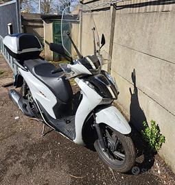 SCOOTER HONDA SH SPORT  INCIDENTATO