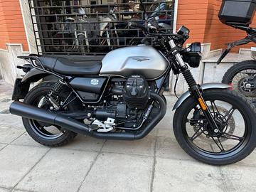 Moto Guzzi V7 III Stone