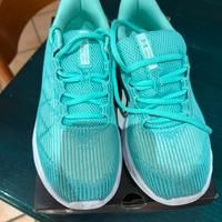 Scarpe sportive Under Armour nuove taglia 36.5