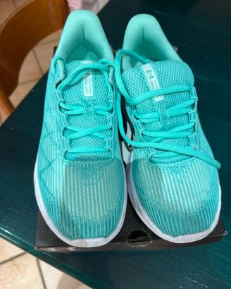 Scarpe sportive Under Armour nuove taglia 36.5