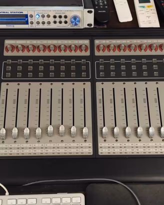 Tascam US2400 DAW controller mixer fader