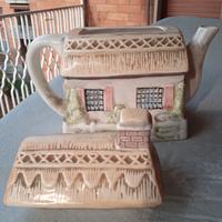 Teiera a forma di cottage