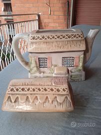 Teiera a forma di cottage