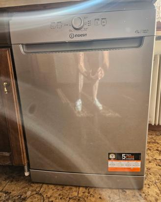 lavastoviglie indesit