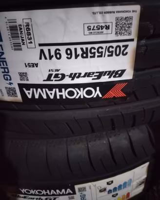 2 Pneumatici Yokohama BluEarth-GT AE51 205/55 R16