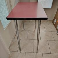 tavolo con cassettino