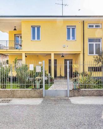 Villa di 260 m² con 5 locali e box auto doppio a N