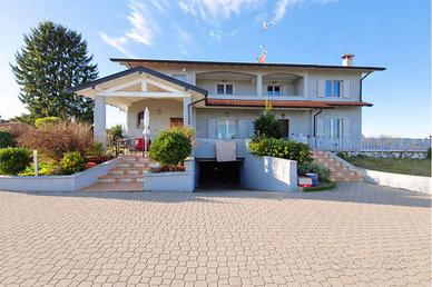 Stupenda villa indipendente con ampio parco privat