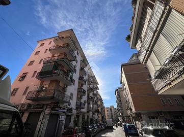 NEGOZIO A NAPOLI