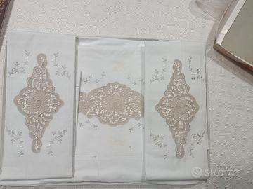 Lenzuola ricamate a mano