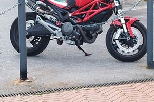Ducati monster 696