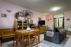 VILLA A SCHIERA A BIBBIANO