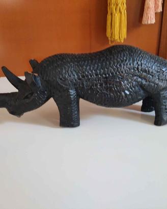 Rinoceronte in legno