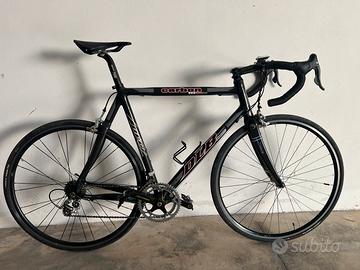 Bici da corsa full carbon