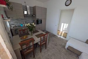 Pesaro ampio trilocale con garage