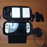 Nintendo switch modello OLED con custodia 