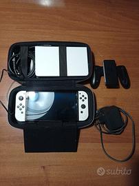 Nintendo switch modello OLED con custodia 