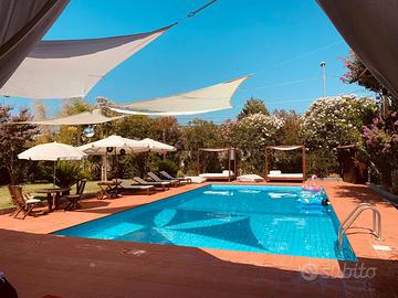 Villa con piscina per feste e soggiorno