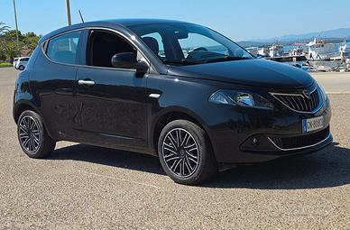 Lancia Ypsilon 1.0 FireFly 5 porte S&S Hybrid Albe
