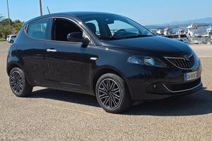 Lancia Ypsilon 1.0 FireFly 5 porte S&S Hybrid Albe