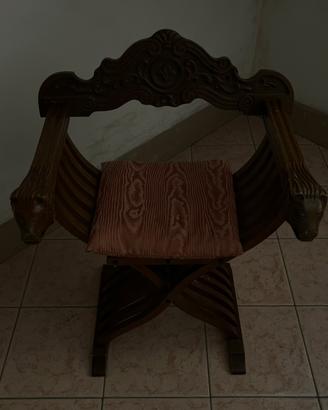 savonarola vintage in legno con teste di leone