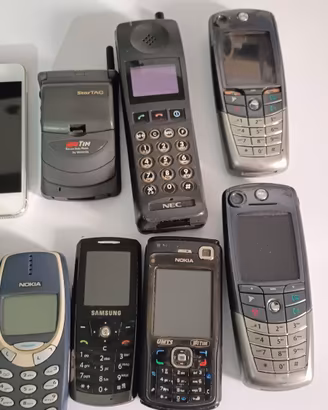 n. 9  telefoni cellulari usati,alcuni funzionant