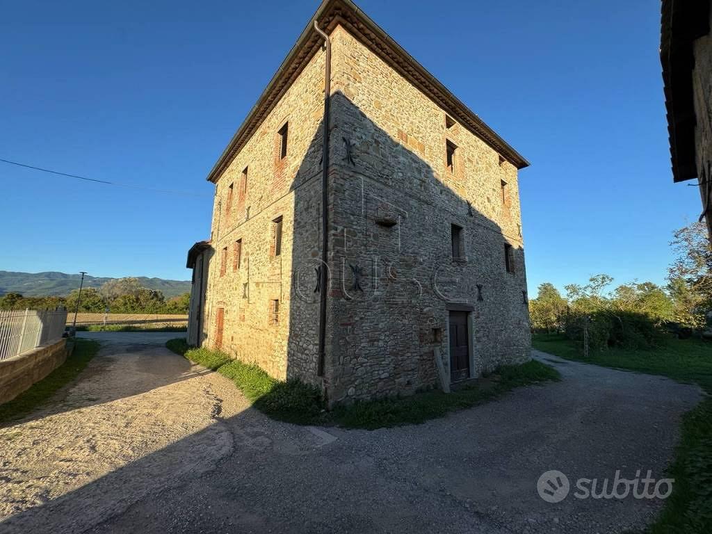 Rustico / Casale di 360 m² con più di 5 locali e b - Vista 5