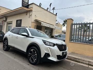 PEUGEOT 2008 1.5BlueHDi 100 Allure Pack *Coockpi