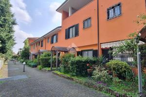 VILLA A SCHIERA A PIOSSASCO