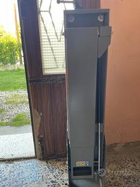 Pianale basculante con morsa