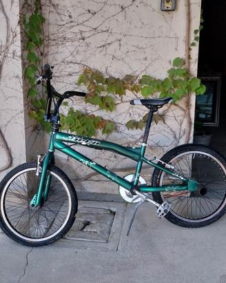bicicletta BMX Freestyle bambino. 