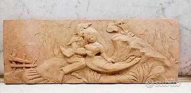 pannello decorativo in terracotta bassorilievo