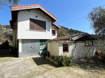 Casa indipendente di 200 m² con più di 5 locali e 